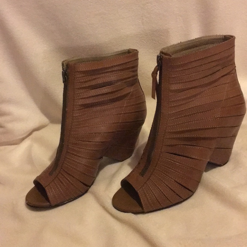 Levity shoes